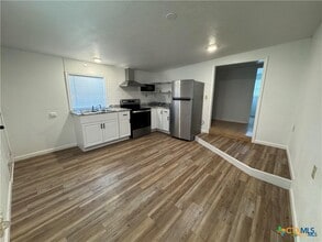 Building Photo - 1209 Raymond St