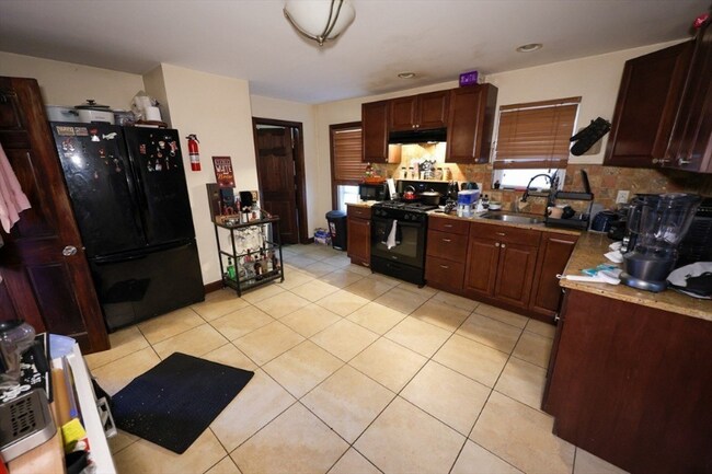 Photo - 10 Wordsworth St (Boston, MA) Apartment