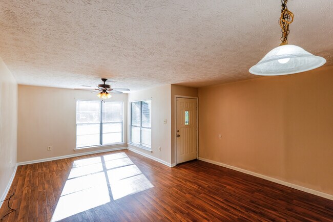 Foto del edificio - Stunning 3 Bedroom Home in Millbrook, AL!