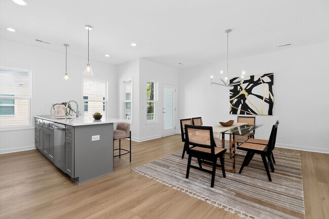 Foto del edificio - Brand New Three-Bedroom Townhouse!