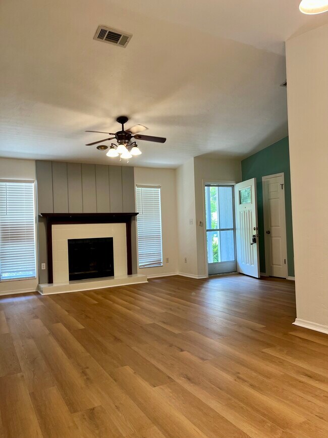 Foto del edificio - 6502 NW 27th St