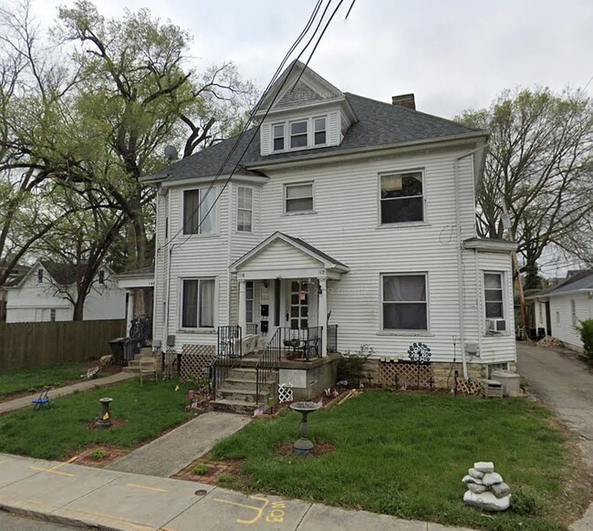 Building Photo - Welcome Home to Your Charming 2-Bedroom Apartment in Troy!