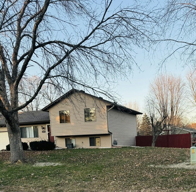 Building Photo - 1810 Karis Way