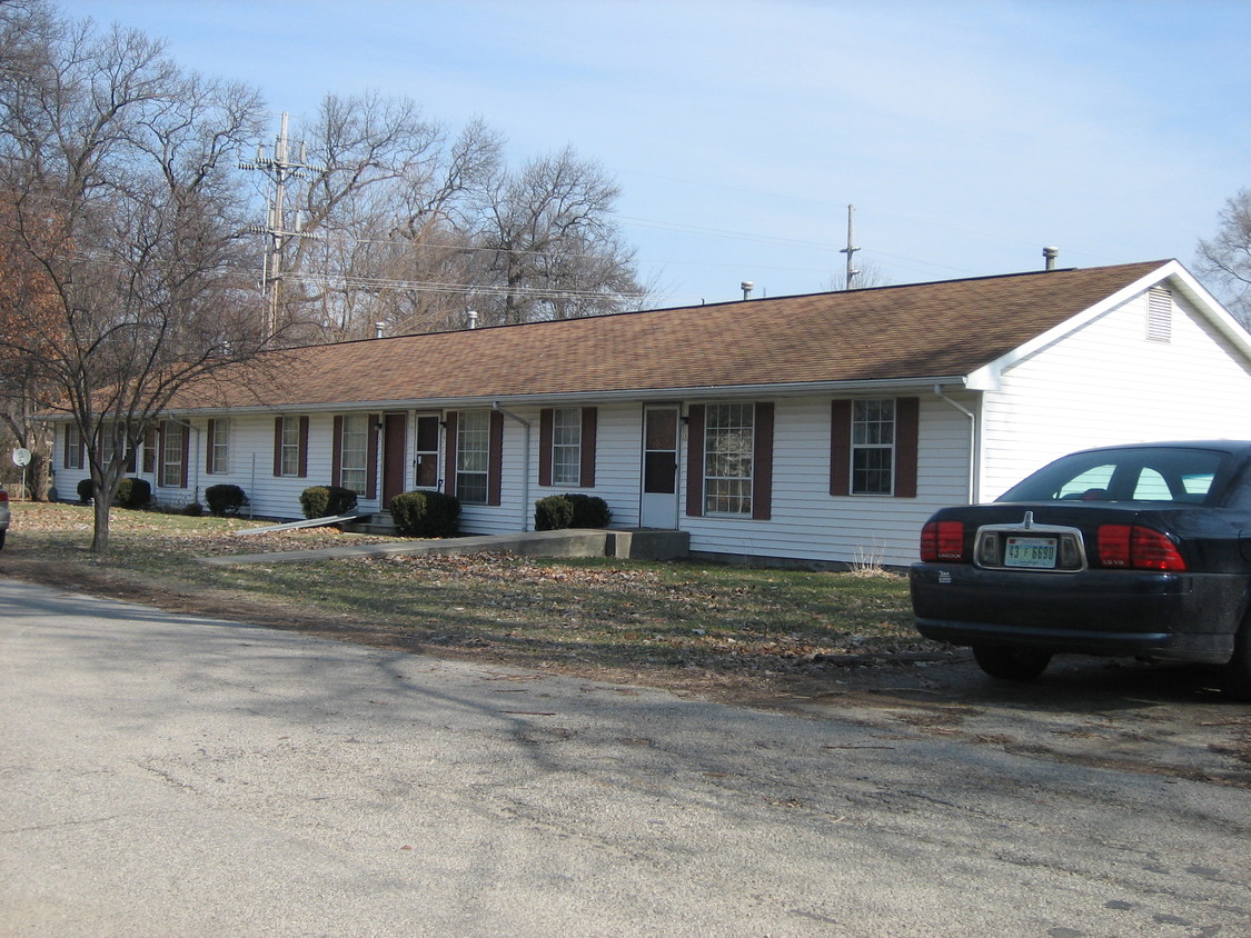 Building Photo - Cedar Crest