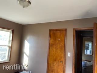 Foto del edificio - 2 br, 1.5 bath House - 8855 American St