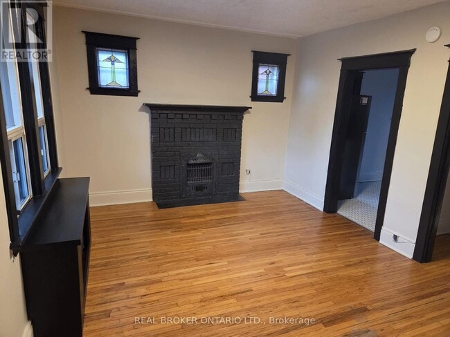 Building Photo - 4 Hyde Park Ave