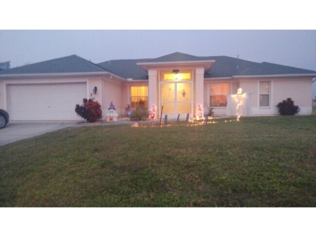 Foto del edificio - Beautiful 3-bedroom 2 bath Pool Home!  SW ...