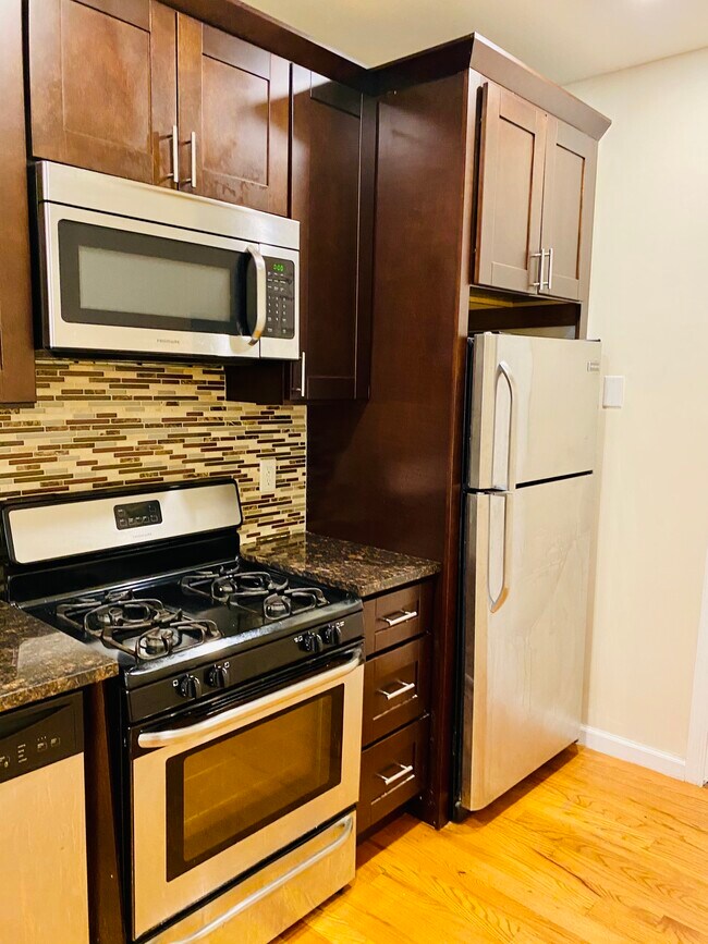Building Photo - 633 Beach 67th St