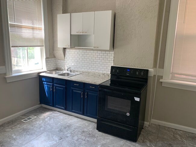 Kitchen - 3141 Oregon Ave