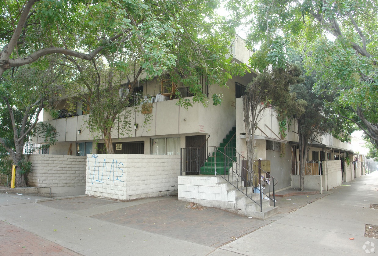 Primary Photo - 980 N Madison Ave