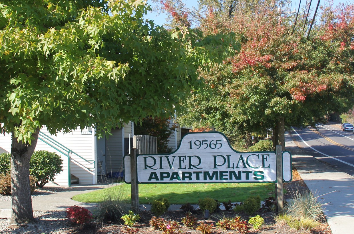 Primary Photo - River Place Apartments