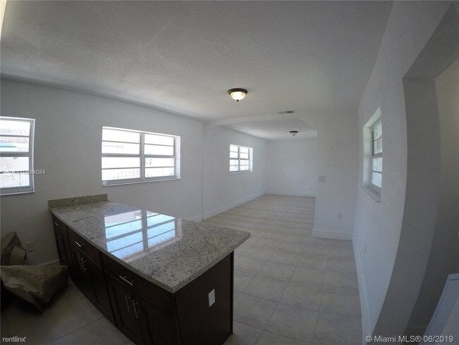 Building Photo - 2 br, 2 bath  - 1438 SW 21st St # 2A