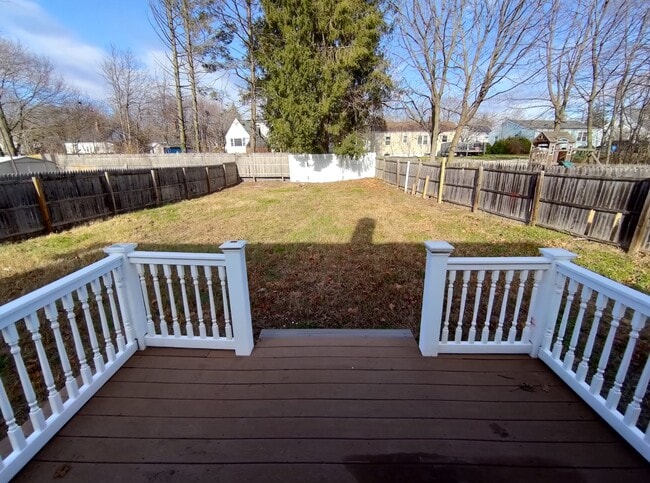 Building Photo - 134 W Side Dr