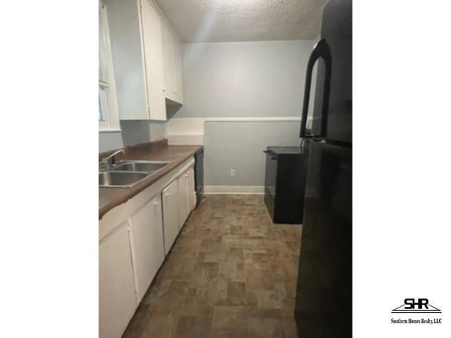 Building Photo - 1409 Poppy Ave