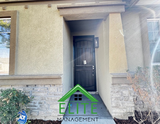 Building Photo - Beautiful 3 Bedroom, 2 Bath Home in Desira...
