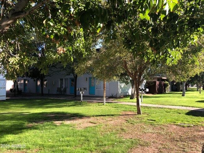 Foto del edificio - 2025 S Granada Dr