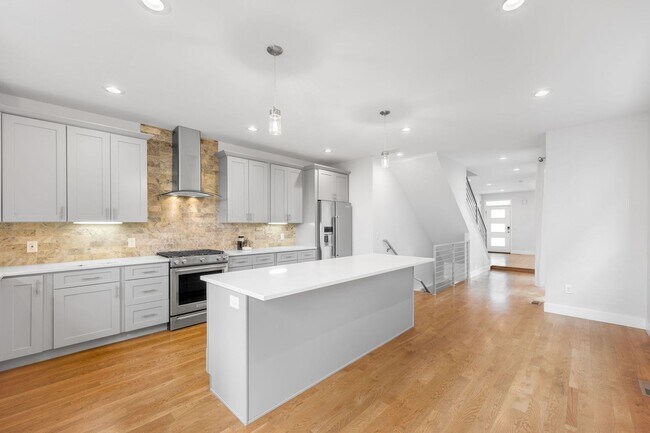 Foto del edificio - 3BD, 5BA LoHi Townhome with Rooftop Deck and 2-Car Garage