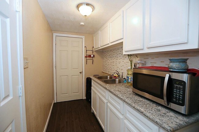 Building Photo - 6836 Avenue C