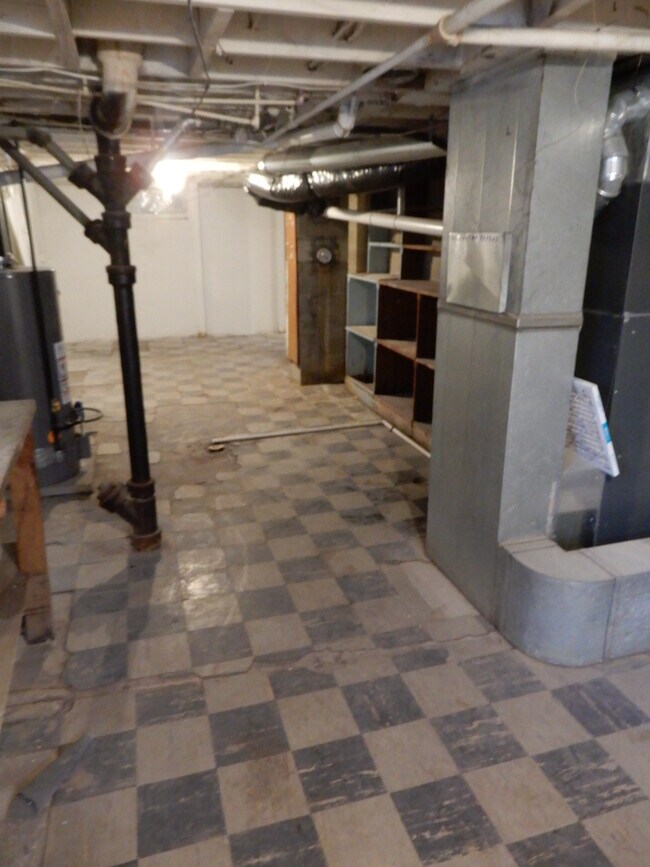 Building Photo - 324 S James Rd