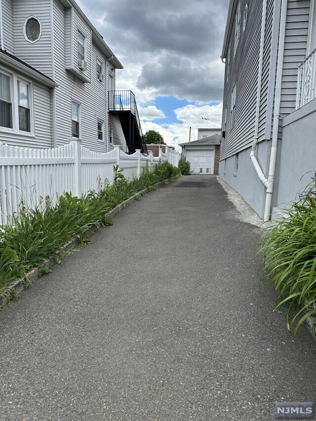 Building Photo - 266 Chestnut St