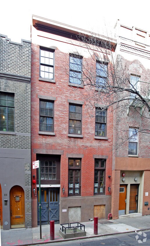 Building Photo - 21 Cornelia St