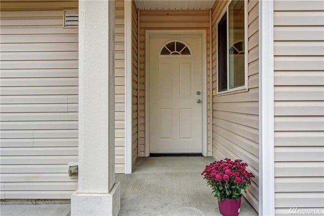 Building Photo - 1608 Hollow Dale Pl