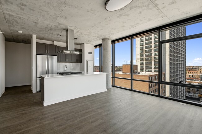 Building Photo - 450 W Belmont Ave