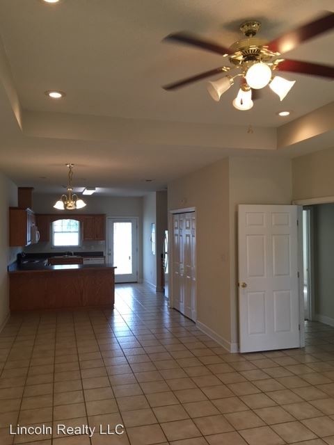 Building Photo - 3236 Oak Garden Dr
