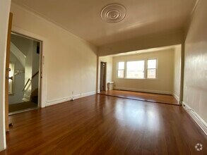 Building Photo - 172 W 49th St