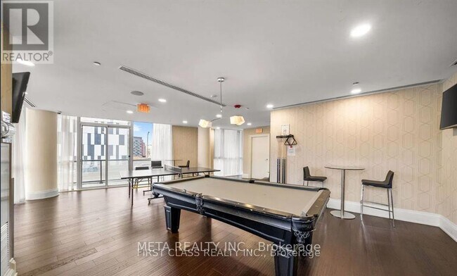 Building Photo - 20 Bruyeres Mews