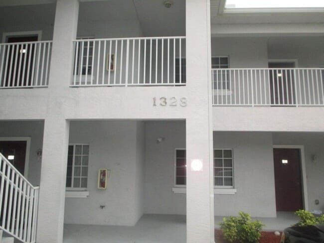 Building Photo - 1328 SE 8th Ave