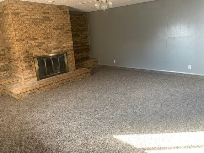 Building Photo - 506 S Woodland Dr