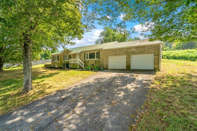 Building Photo - 7149 Hotchkiss Valley Rd E