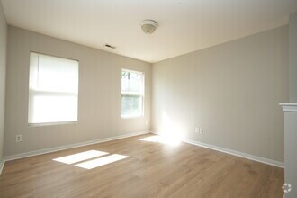 Building Photo - 4909 Muskogee Dr