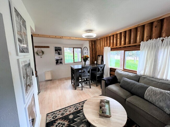 Building Photo - 30022 Hilltop Dr