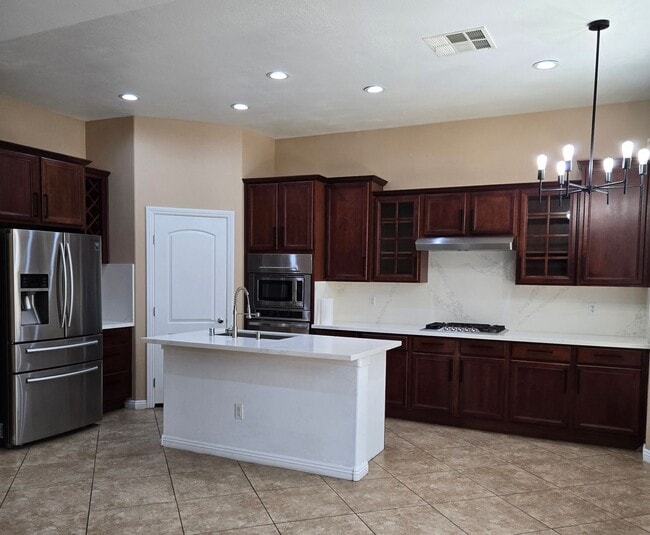 Building Photo - Summerlin Tudor Park