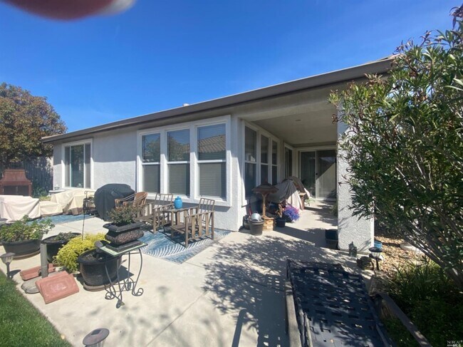Building Photo - 803 Riverwood Ln