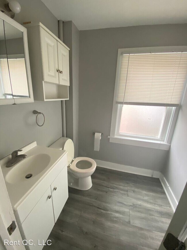 Foto del edificio - 5 br, 1.5 bath House - 207 E Locust Street