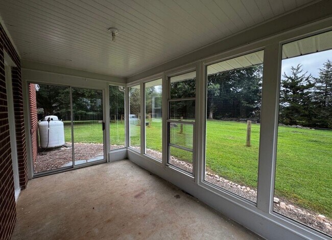 Foto del edificio - 4011 Rolling Hill Dr