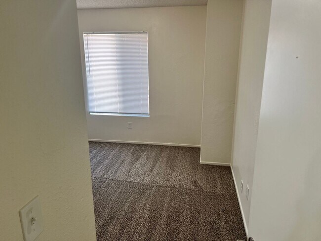Building Photo - 4418 White Ln