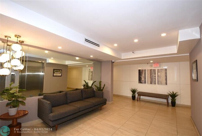 Building Photo - 105 Lake Emerald Dr
