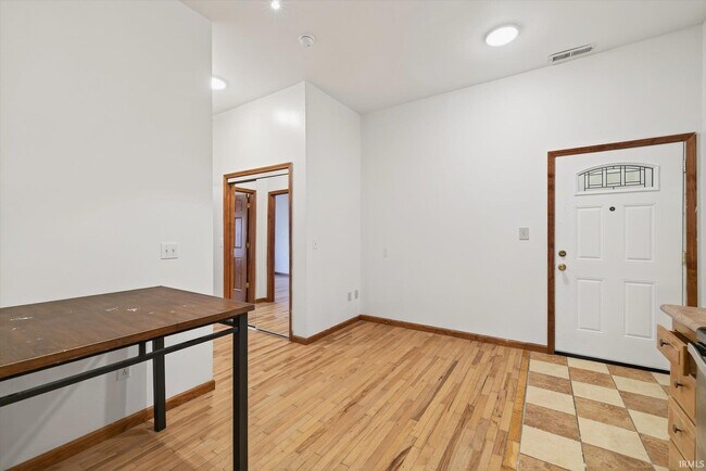 Foto del edificio - 110 W 6th St