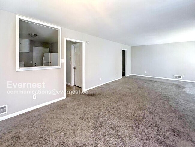 Foto del edificio - Lovely 3-Bedroom Home with Modern Comforts...