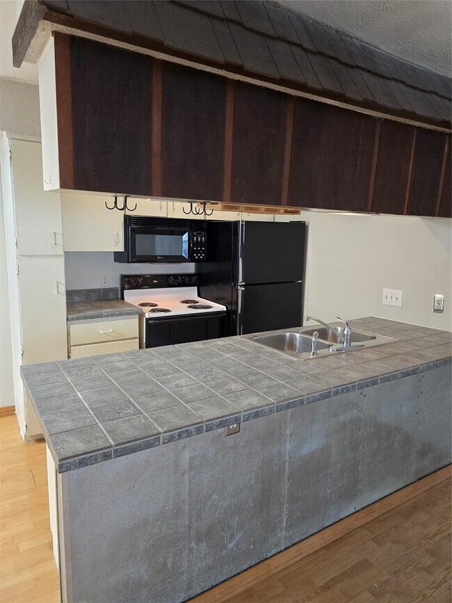 Foto del edificio - 910 Duncan Ln