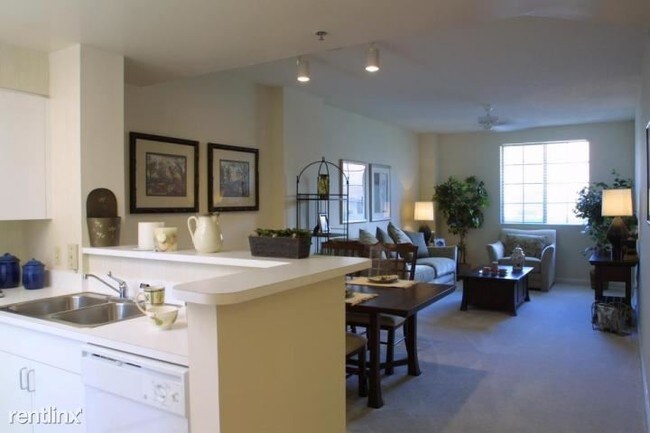 Foto del edificio - 1 br, 1 bath  - 701 S Rosemary Ave # F201