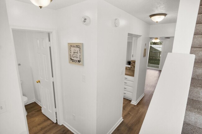 Foto del edificio - Williamsburg 2BR Townhouse with Fenced Yard & Patio