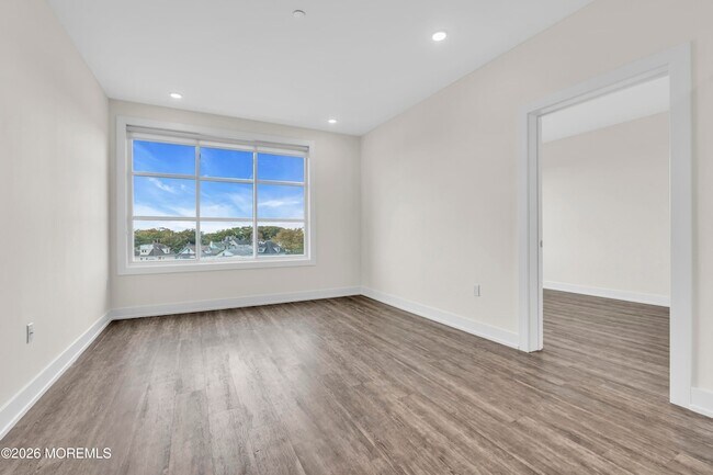Foto del edificio - 521 Lakeview Ave