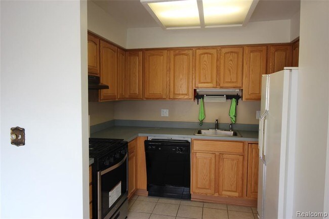 Building Photo - 2849 Roundtree Dr