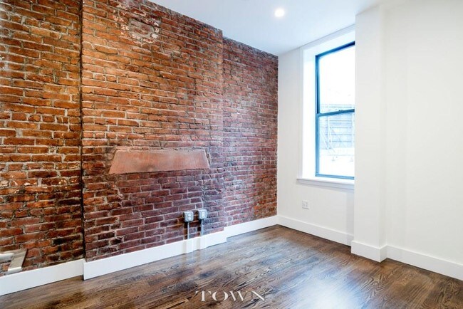 Building Photo - 44 Grand St