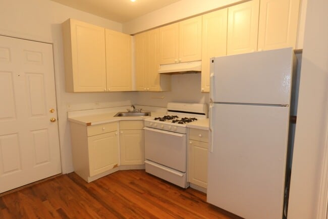 Building Photo - 920 W Dakin